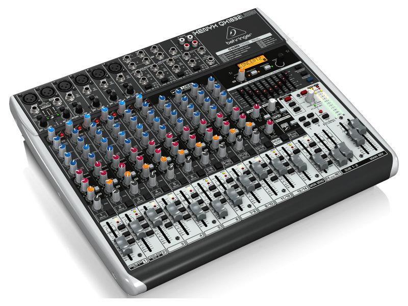 Behringer XENYX QX1832USB analóg keverőpult