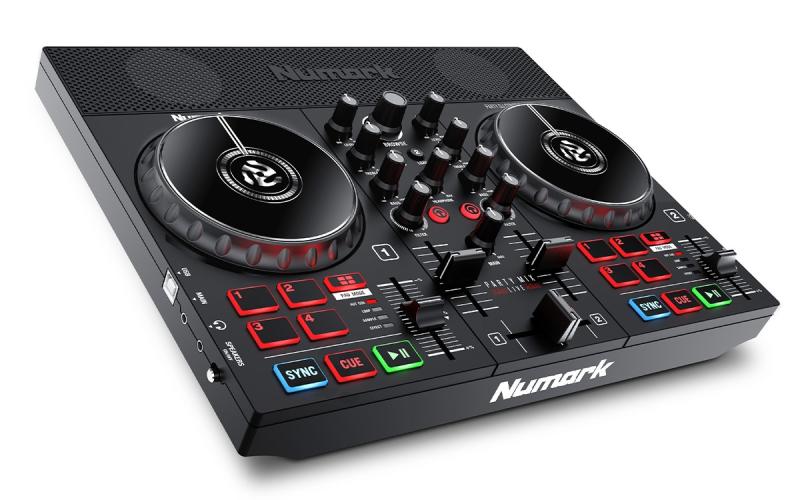 Numark Party Mix Live DJ kontroller beépített fényeffektekkel és hangszóróval