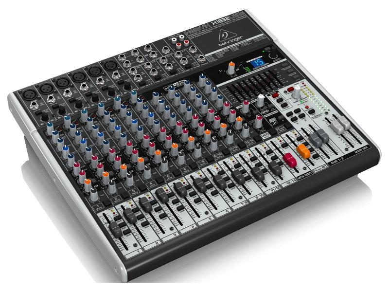 Behringer XENYX X1832USB keverőpult USB audió interfésszel