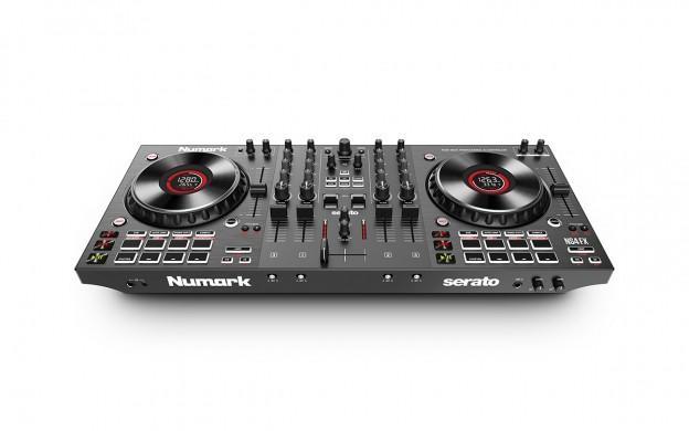 Numark NS4FX 4-deck DJ kontroller