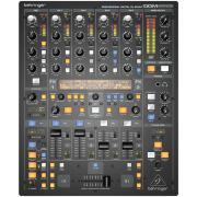 Behringer DDM4000 5-csatornás digitális DJ keverő
