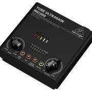 Behringer MDX4600 V2 kompresszor/limiter
Behringer MIC300 mikrofon előfok